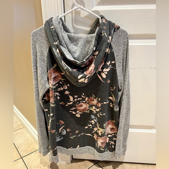 Flower sweater - Picture 2 of 3